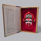 Traditionelle Peking-Oper Maske in Schmuckschatulle