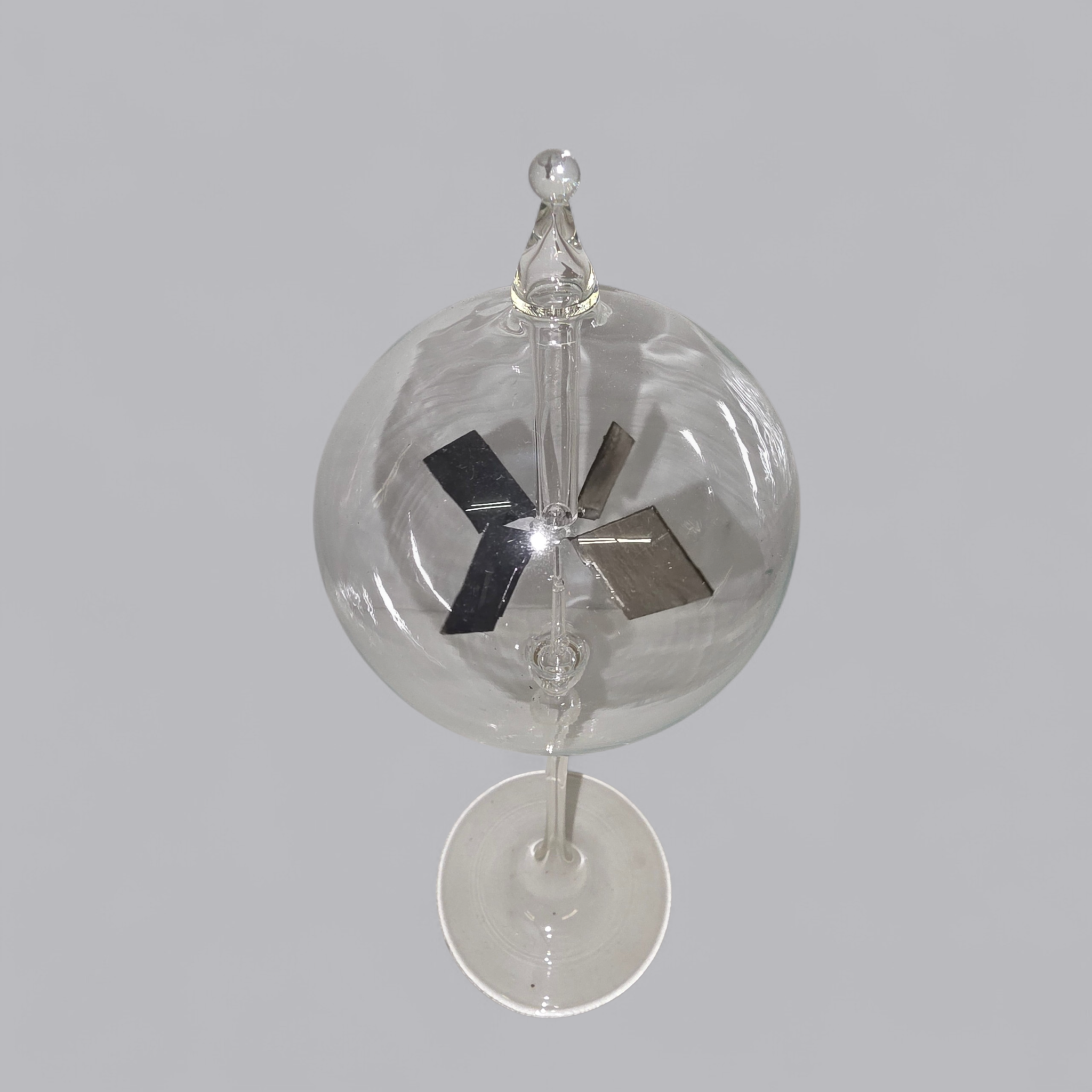 Eleganter Glasradiometer im filigranen Design