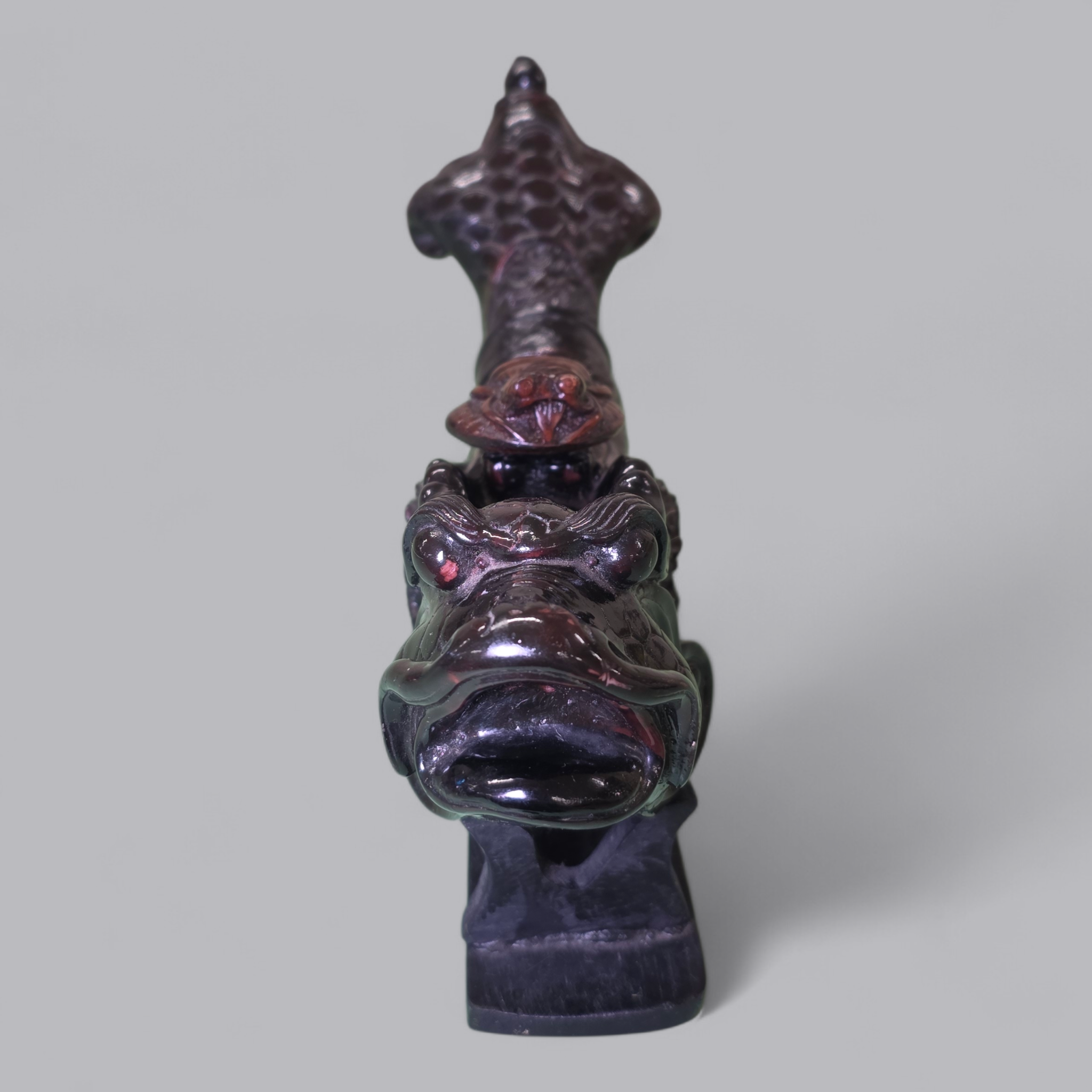 Chinesische Drachenfisch-Skulptur mit Standfuss – Exotisches Sammlerstück