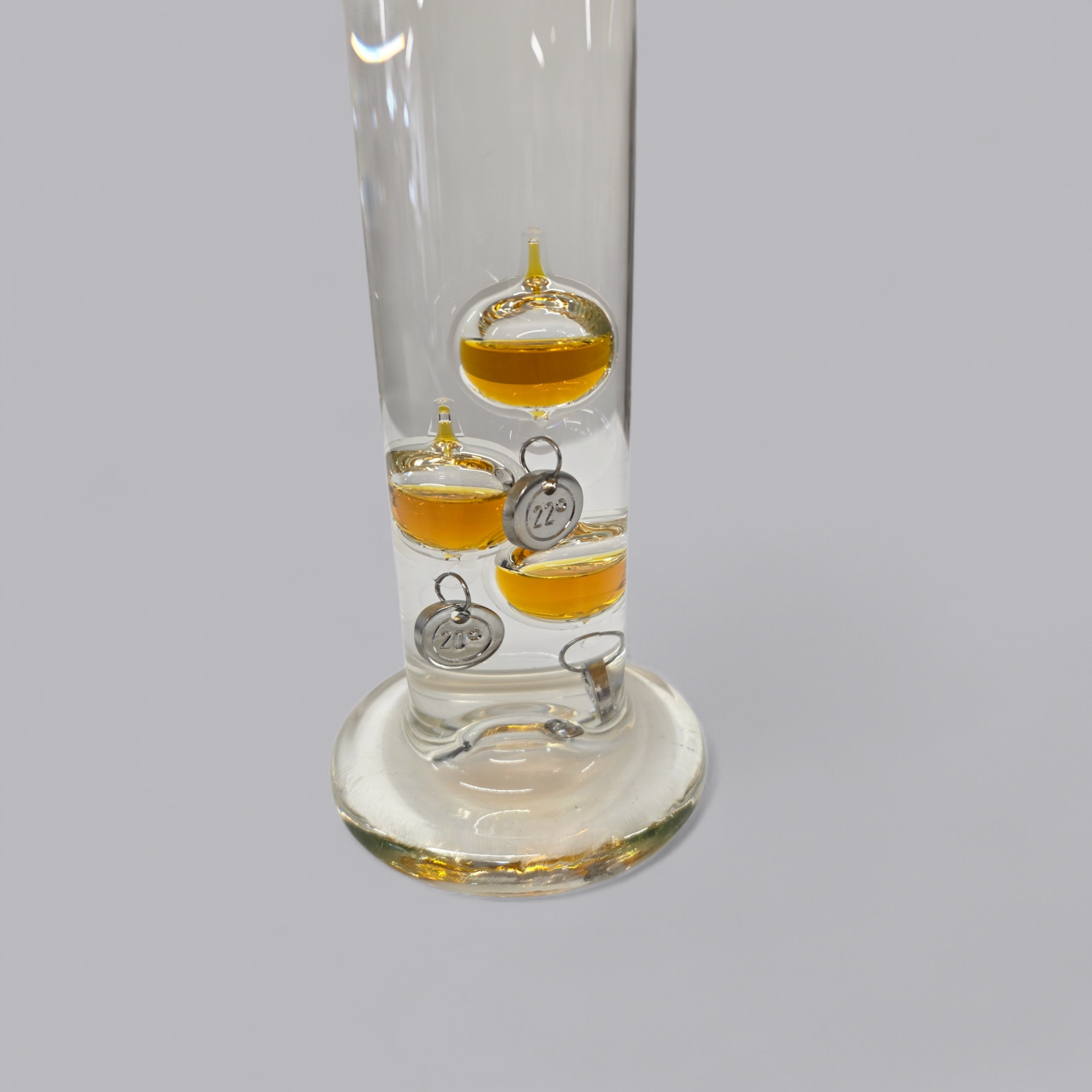 Goldener Tanz der Physik: Edles Galileo-Thermometer mit Bernstein-Akzenten