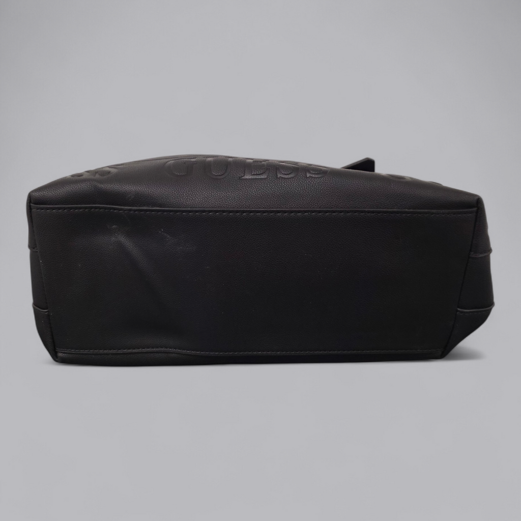 Elegante Guess Handtasche – Klassisches Schwarz – Neuwertig