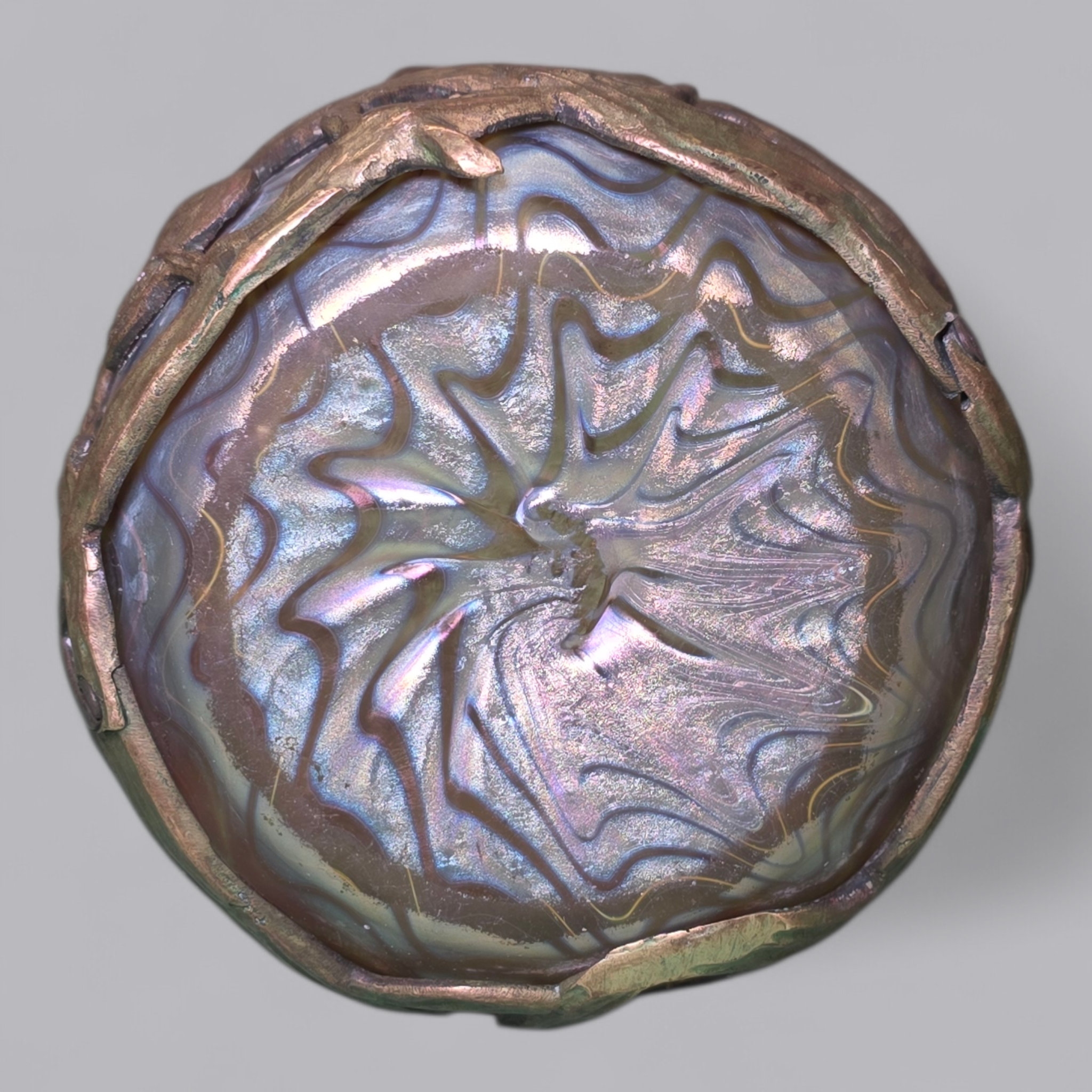 Jugendstil Glasvase mit kunstvoller Messingmontur