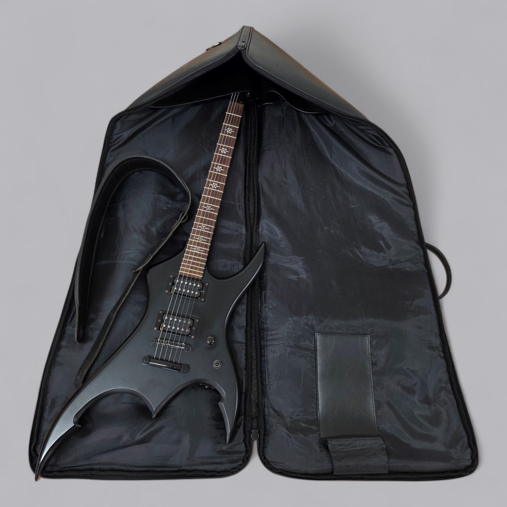 Firewood E-Gitarre – Aggressives Design in Matt-Schwarz