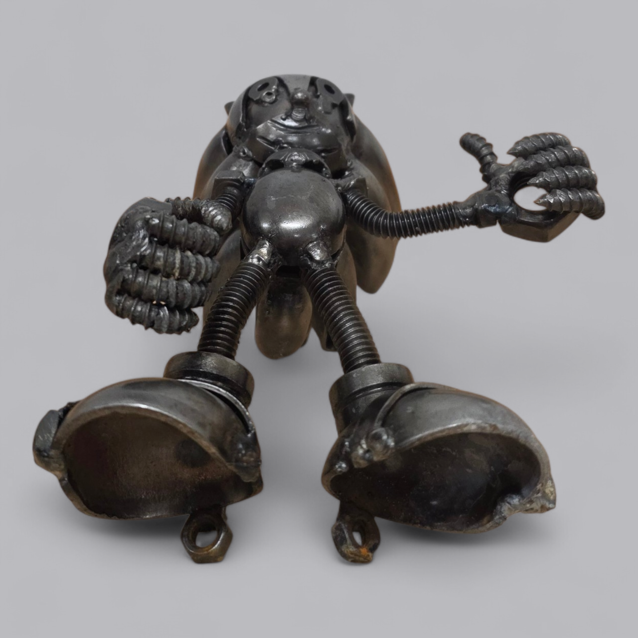 Sonic the Hedgehog Skulptur aus recyceltem Altmetall