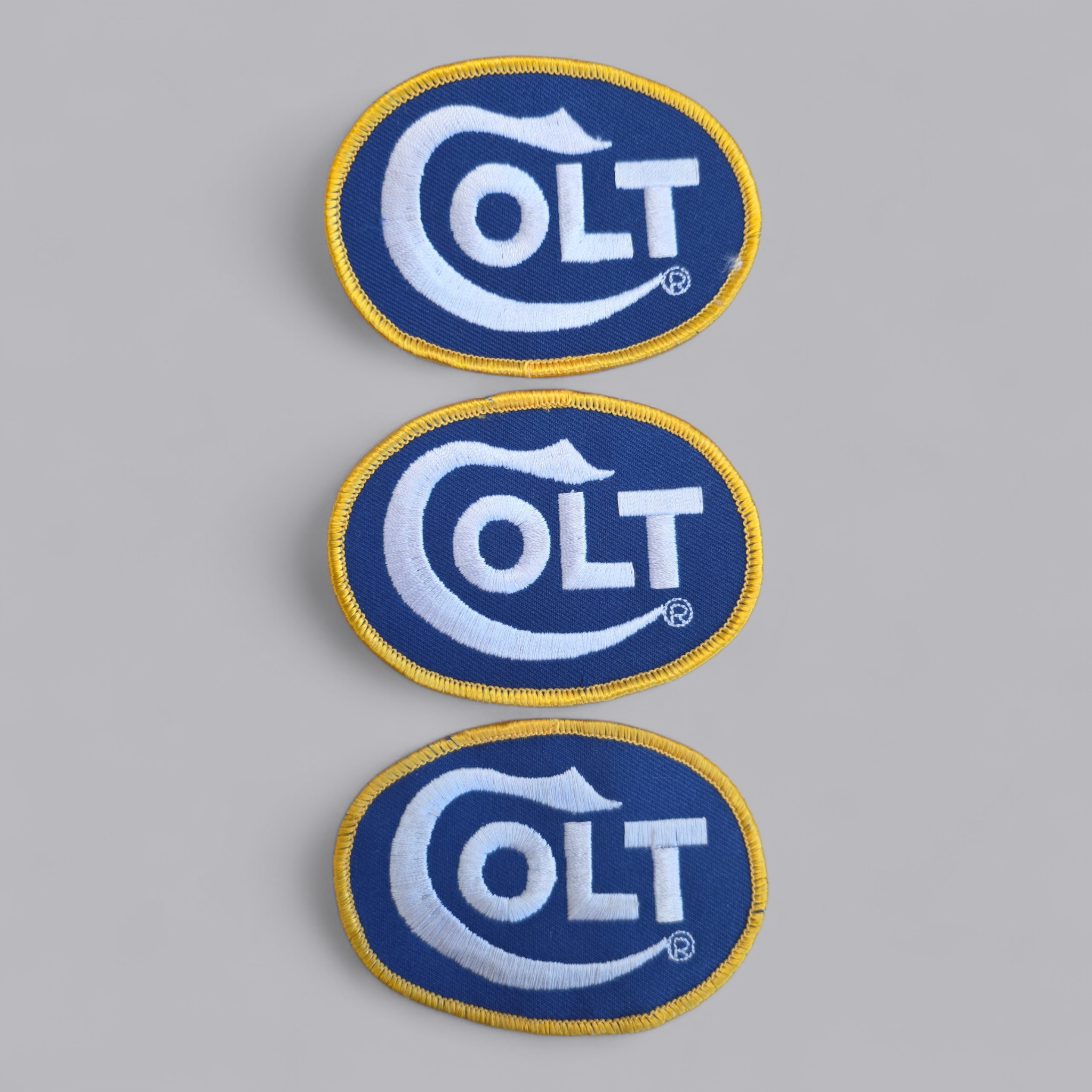 Authentisches Marken-Statement: Bestickter Colt Logo Aufnäher