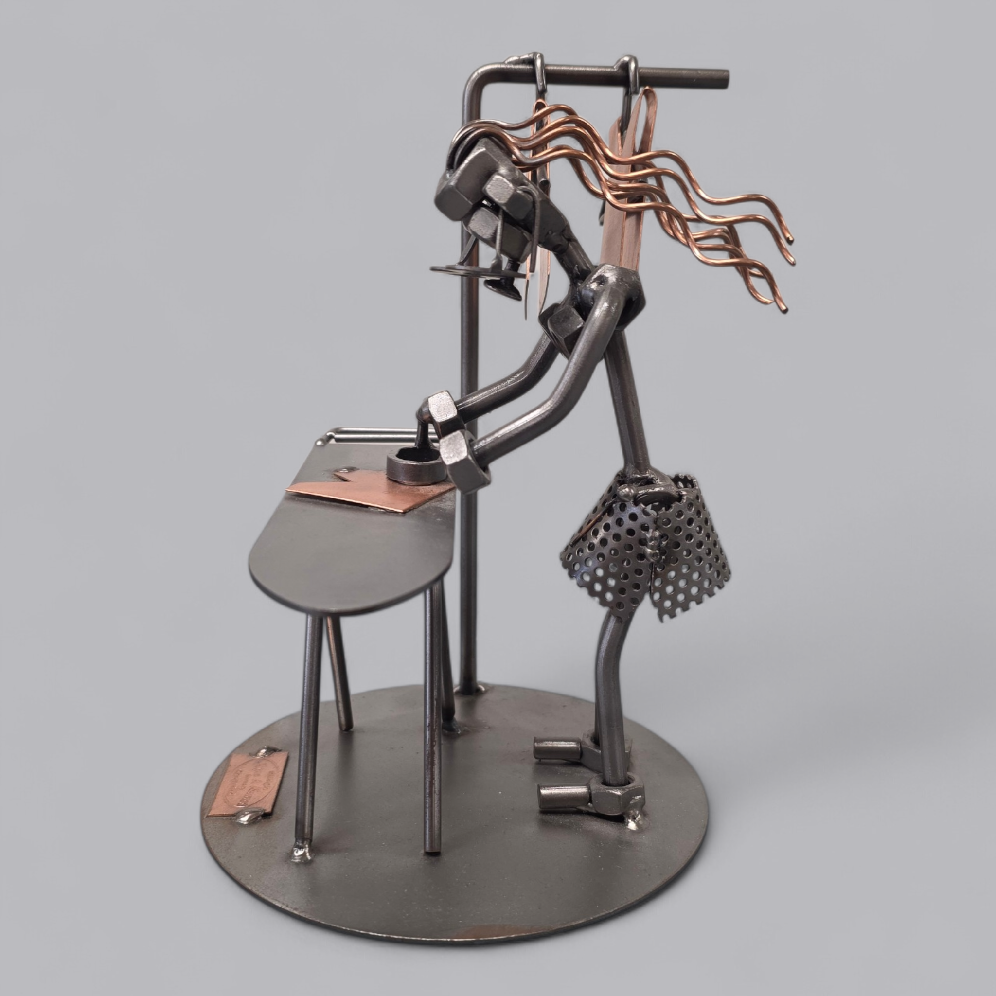 Einzigartiges Metall-Kunstwerk: Fleissige Bügelfee von Hinz & Kunst Germany