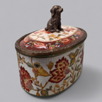 Antike Porzellandose Wong Lee 1895 mit Hundefigur