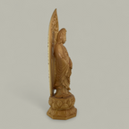 Filigrane Guanyin Skulptur auf Lotusthron – Asiatische Holzschnitzkunst