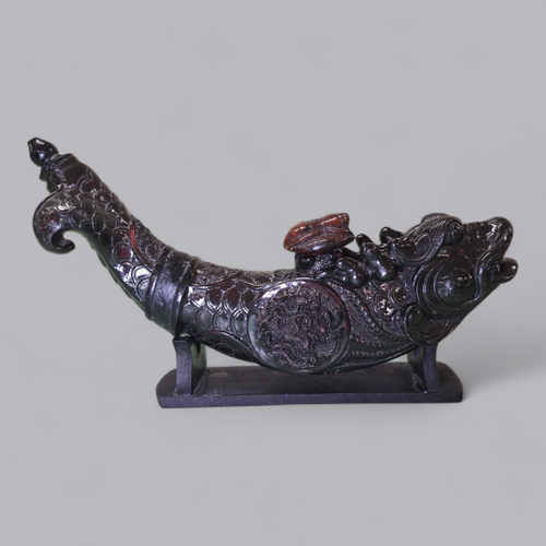 Chinesische Drachenfisch-Skulptur mit Standfuss – Exotisches Sammlerstück