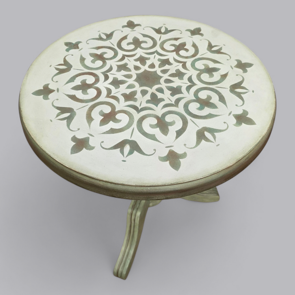 Upcycling Beistelltisch im hellen Vintage Stil