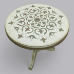 Upcycling Beistelltisch im hellen Vintage Stil