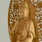 Anmutige Guanyin Holzskulptur auf Lotusthron – Meisterhafte Schnitzkunst
