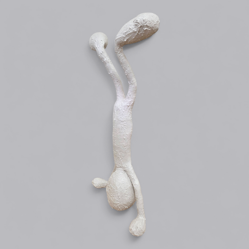Abstrakte Gips-Skulptur – Figur im Handstand