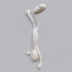 Abstrakte Gips-Skulptur – Figur im Handstand