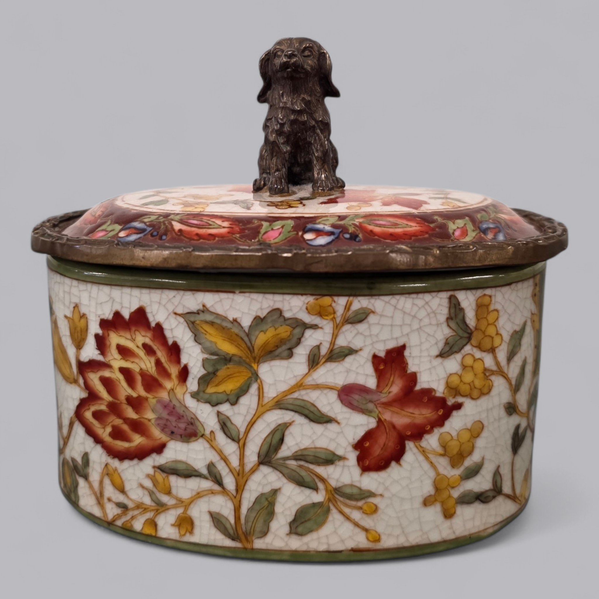 Antike Porzellandose Wong Lee 1895 mit Hundefigur