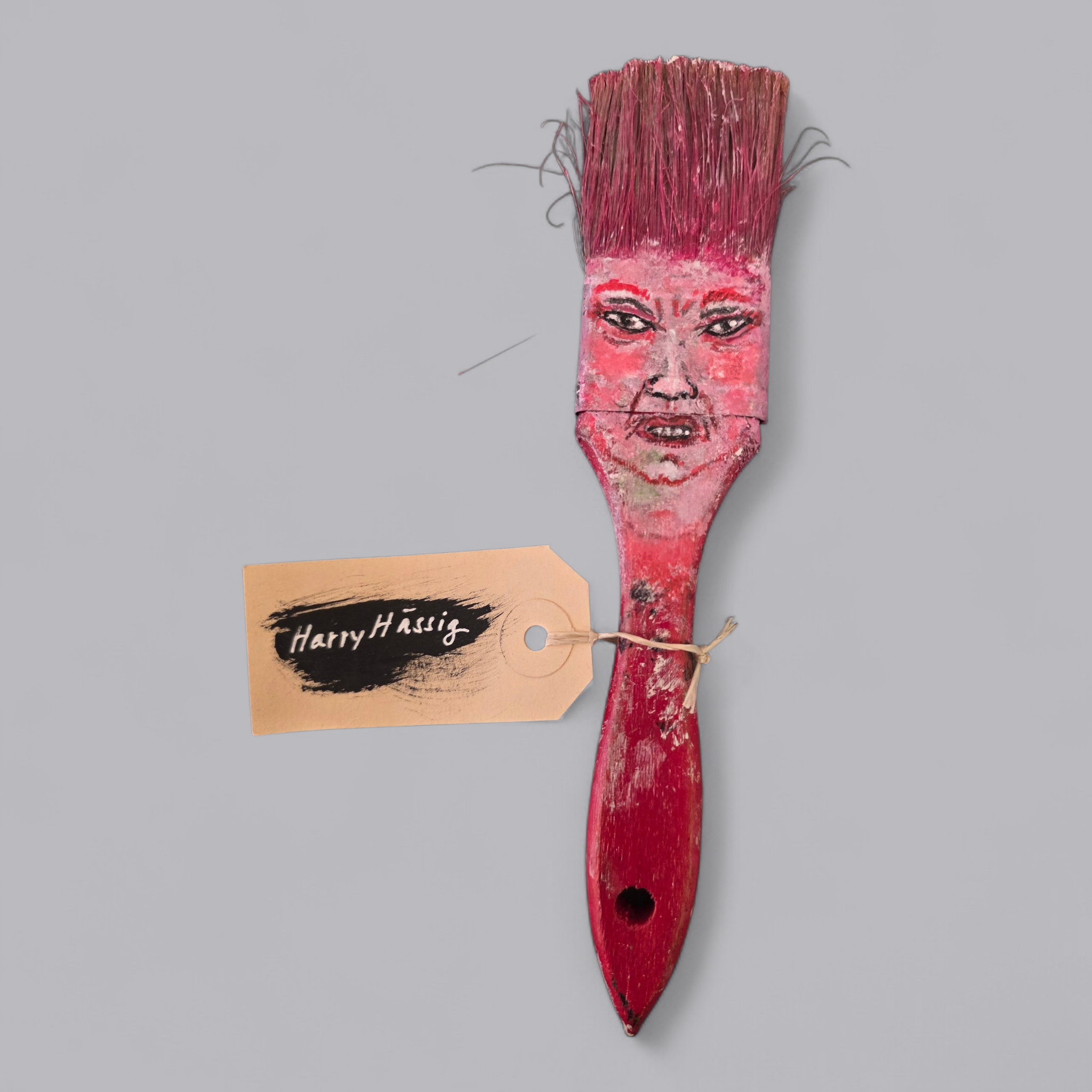 Pensionierter Mitarbeiter „Harry Hässig“ – bemalter Pinsel (ca. 19 cm)