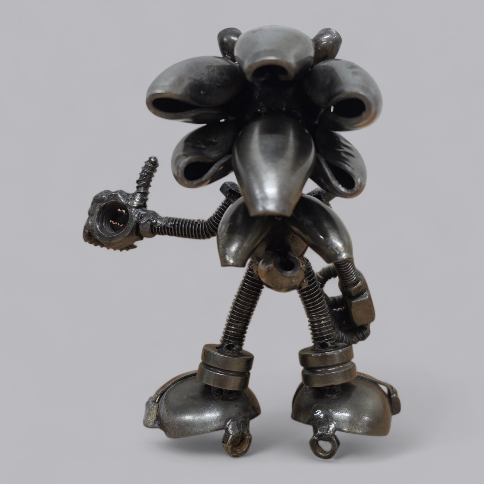 Sonic the Hedgehog Skulptur aus recyceltem Altmetall