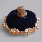 Vintage Nadelkissen mit Fingerhut im Barock-Stil