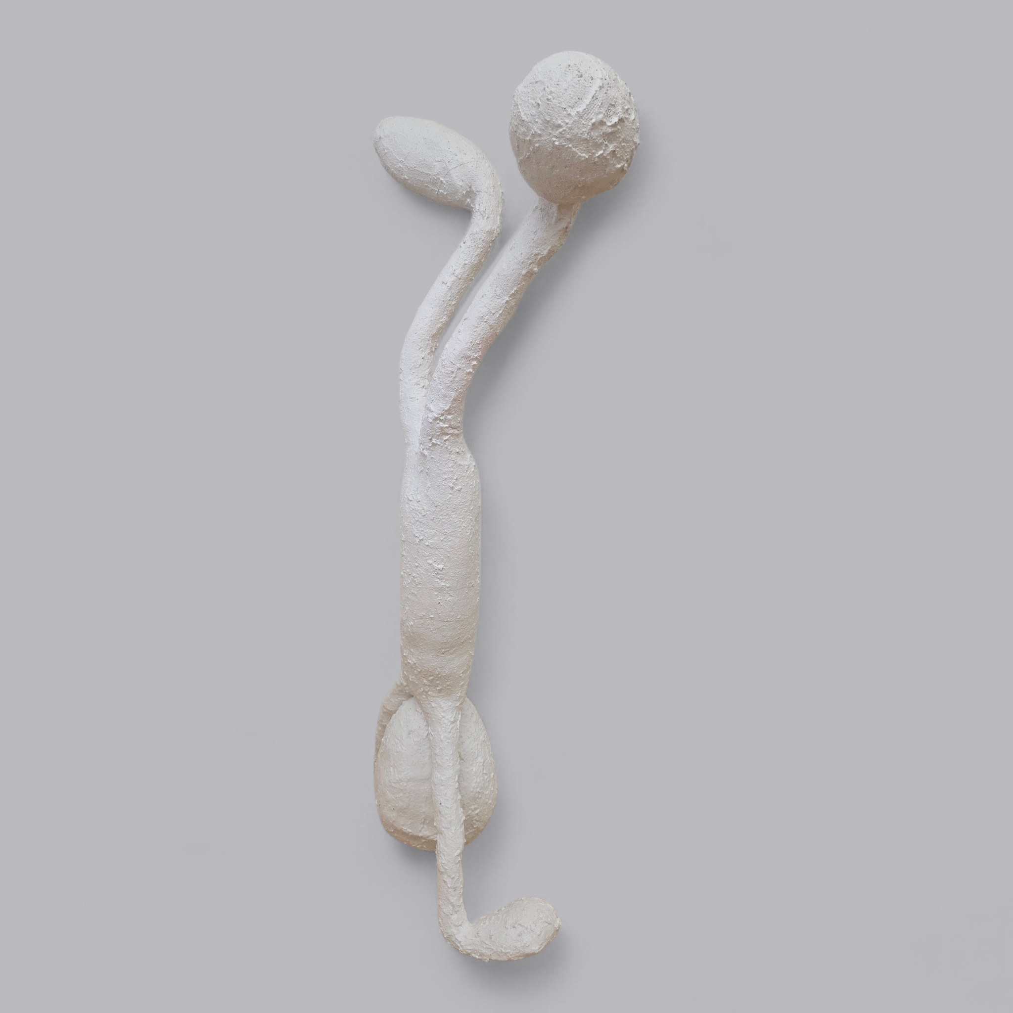 Abstrakte Gips-Skulptur – Figur im Handstand