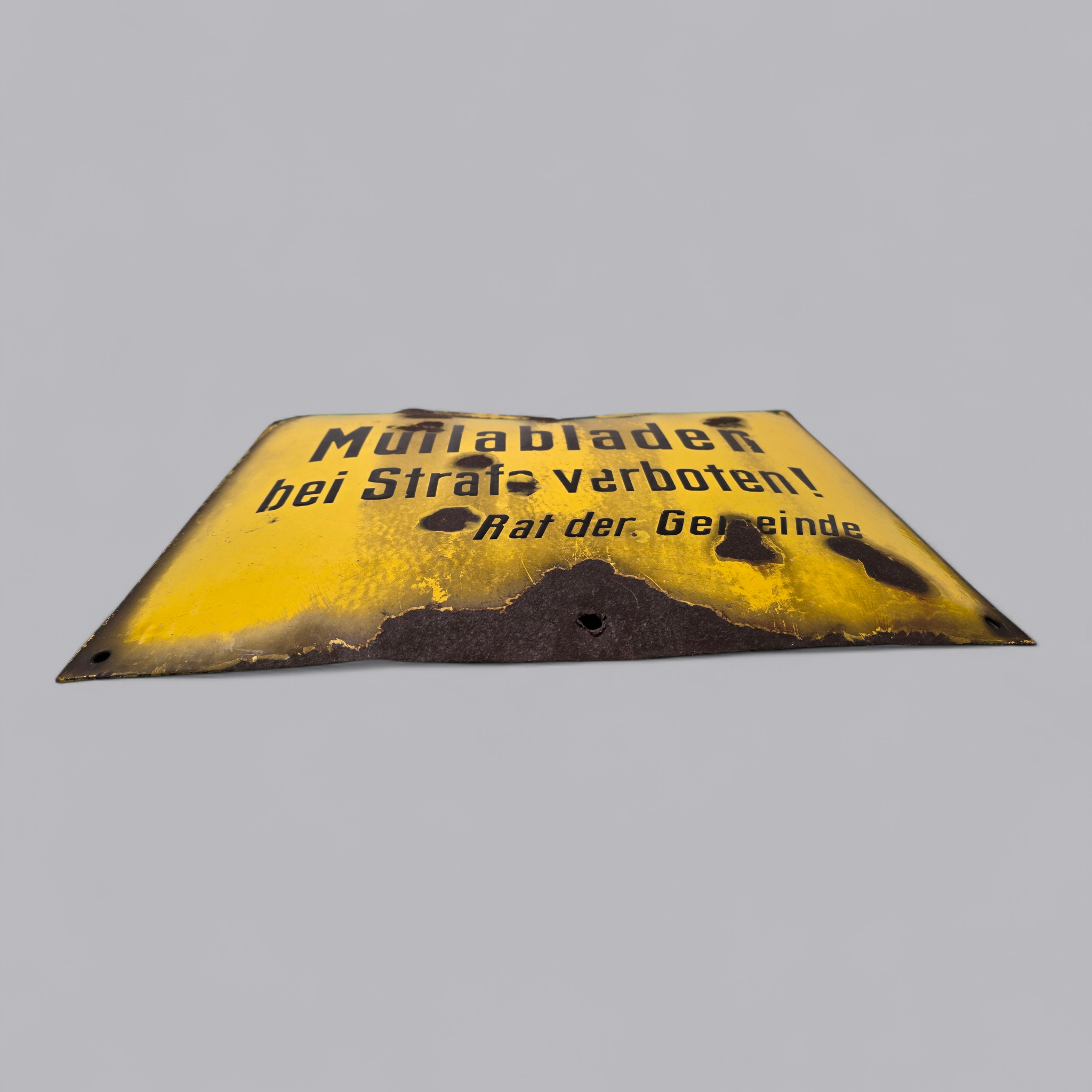 Antikes Emailleschild – "Müllabladen bei Strafe verboten!"