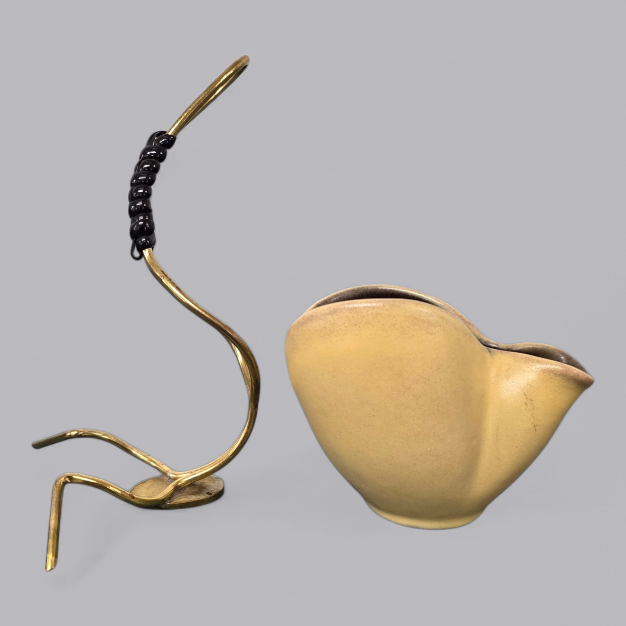 Mid-Century Designschale Gelb-Schwarz mit Messinghalterung
