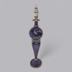 Eleganter Glasflacon in tiefem Violett mit Goldakzenten