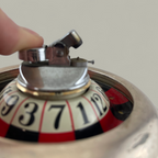Vintage Roulette-Tischfeuerzeug der Marke Monte Carlo