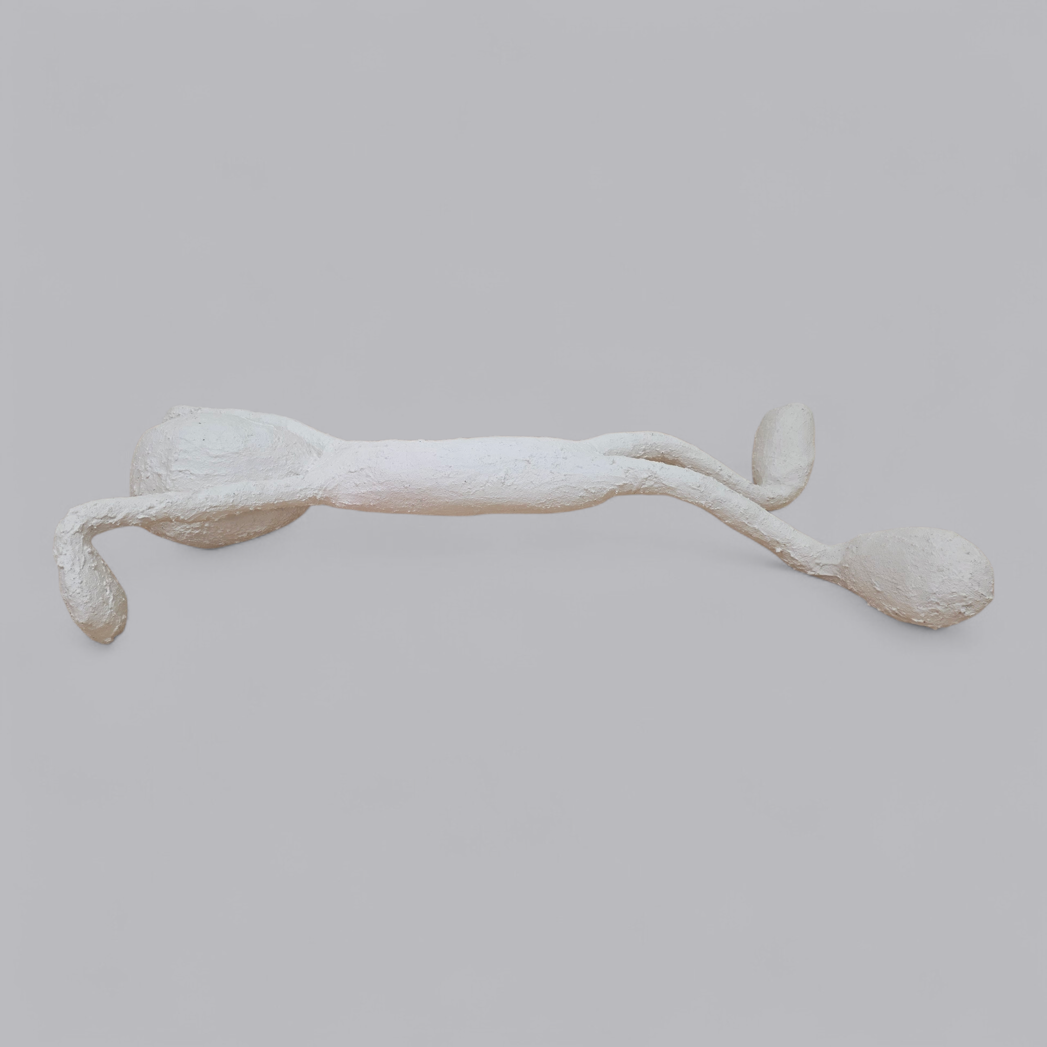 Abstrakte Gips-Skulptur – Figur im Handstand
