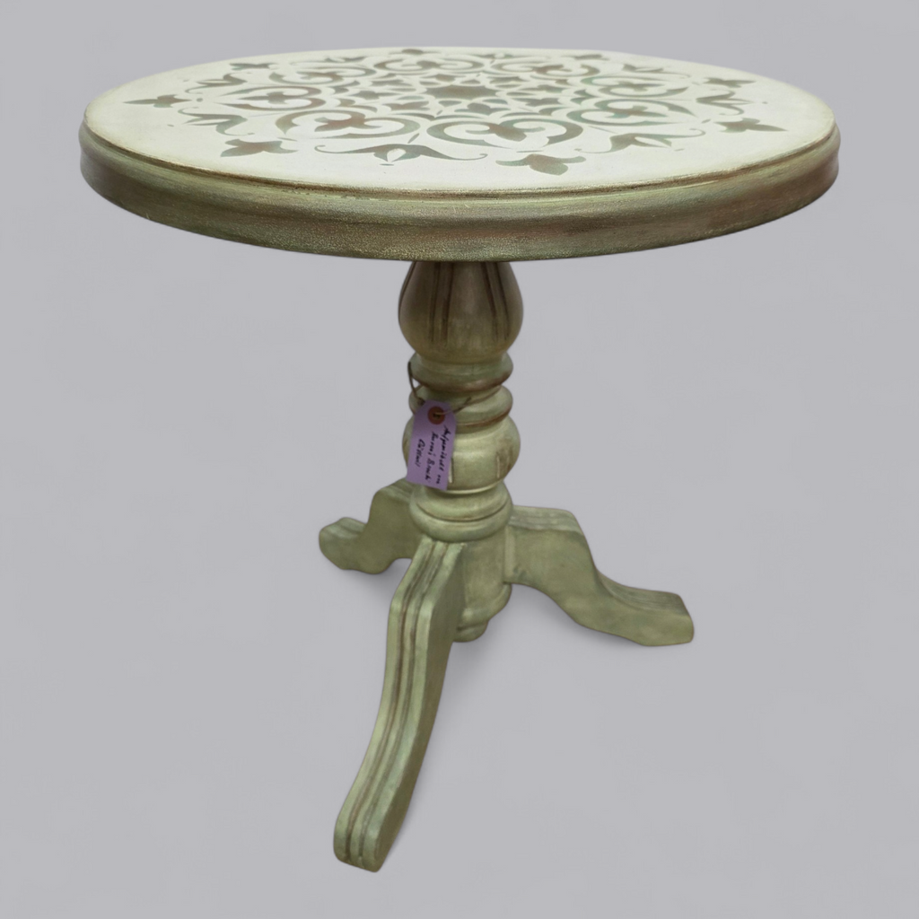 Upcycling Beistelltisch im hellen Vintage Stil