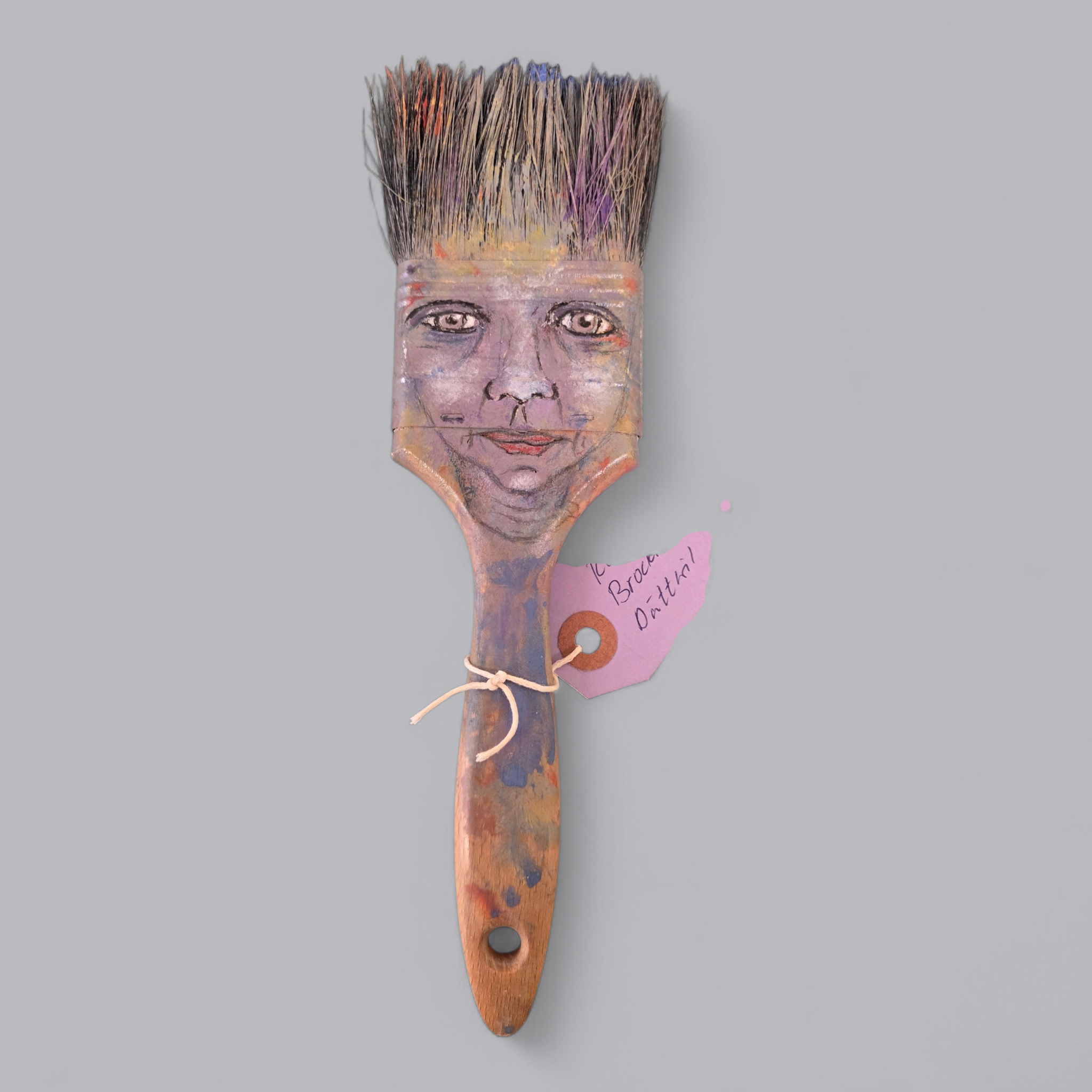 Pensionierte Mitarbeiterin „Mira Bella“ – bemalter Pinsel (ca. 23 cm)