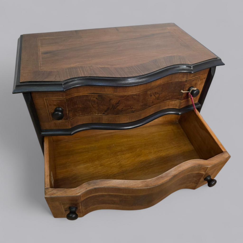 Upcycling Klassische Kommode mit modernem Twist