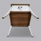 Eleganter Vintage Schrank mit rustikalem Charme