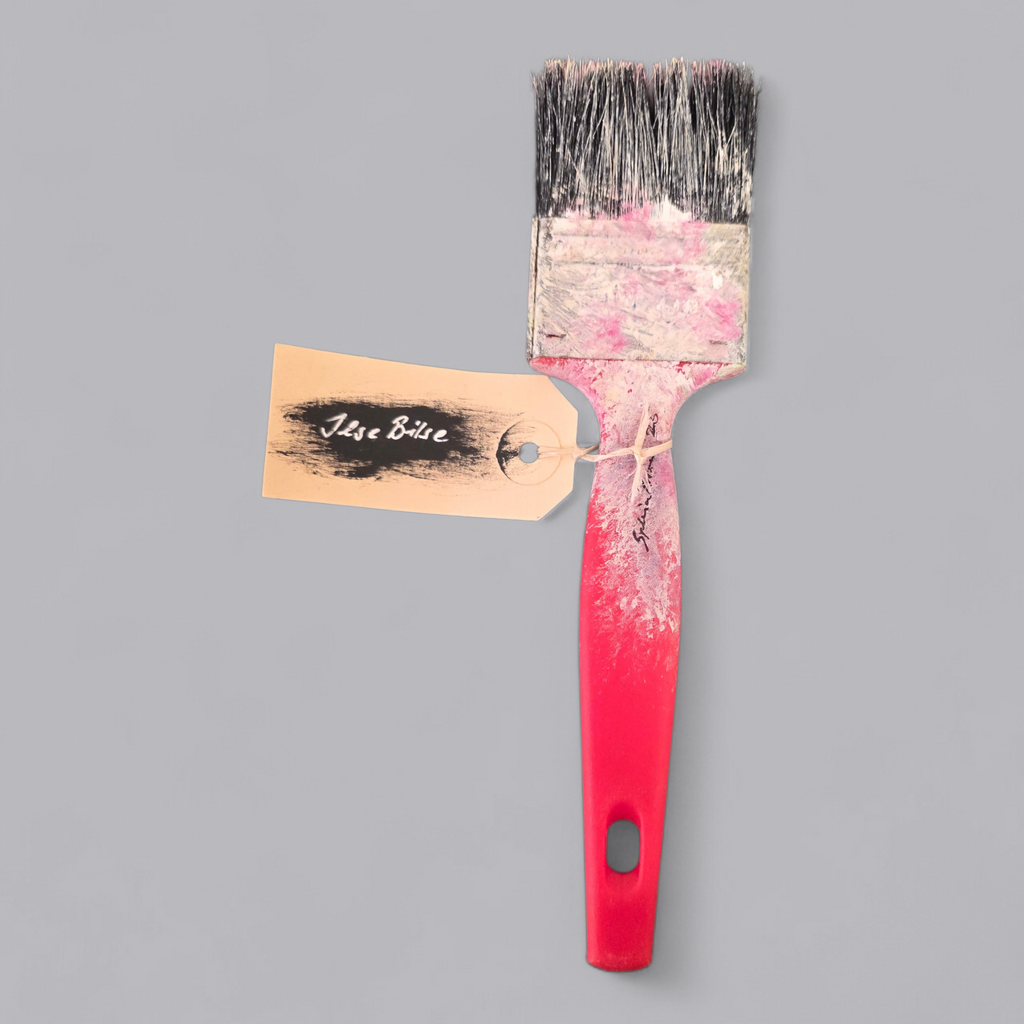 Pensionierte Mitarbeiterin „Ilse Bilse“ – bemalter Pinsel (ca. 20 cm)