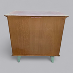 Upcycling Nachtschrank mit sanfter Patina in Pastelltönen
