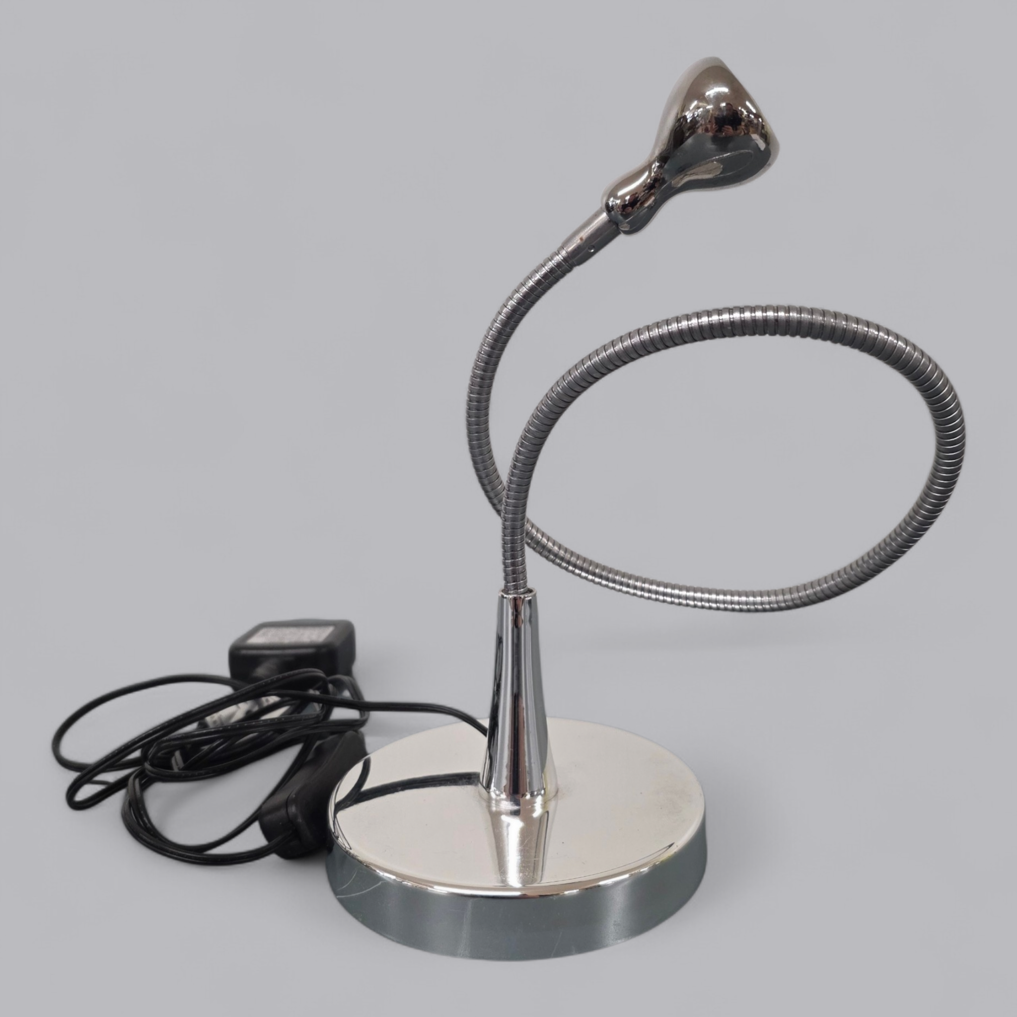 Schwanenhals Schreibtischlampe – Chrom-Design & Flexibel