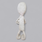 Abstrakte Gips-Skulptur – Figur mit verschränkten Armen
