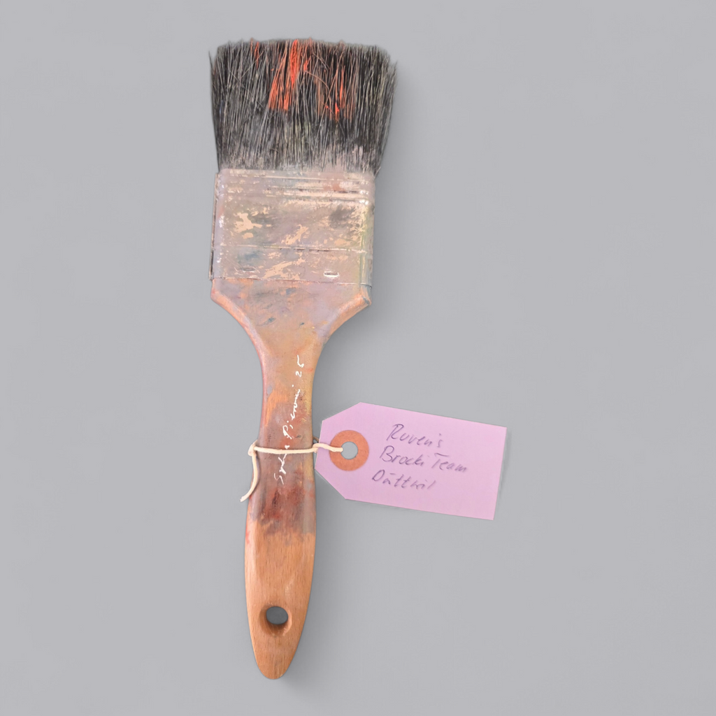 Pensionierte Mitarbeiterin „Mira Bella“ – bemalter Pinsel (ca. 23 cm)