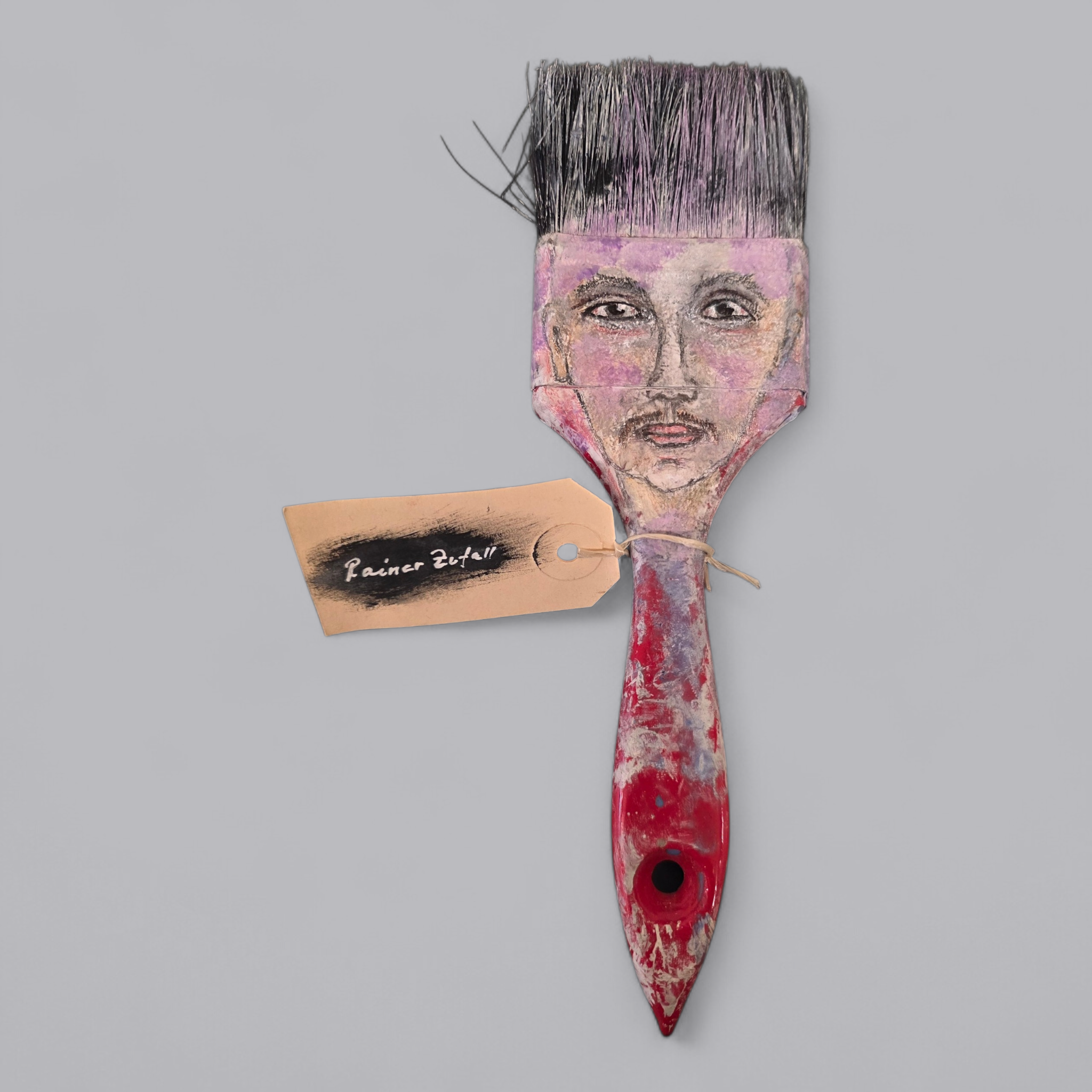 Pensionierter Mitarbeiter „Rainer Zufall“ – bemalter Pinsel (ca. 22 cm)