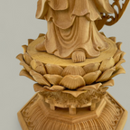 Anmutige Guanyin Holzskulptur auf Lotusthron – Meisterhafte Schnitzkunst