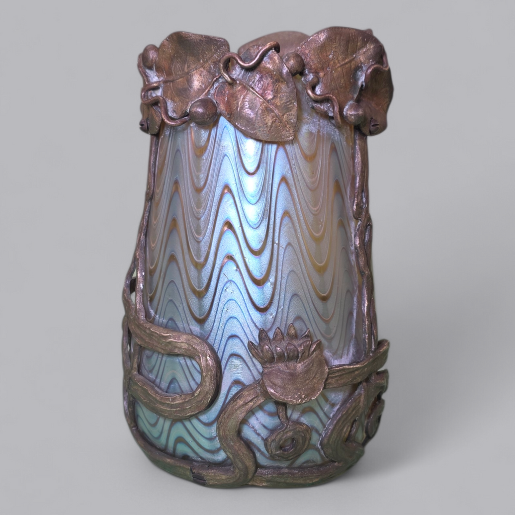 Jugendstil Glasvase mit kunstvoller Messingmontur