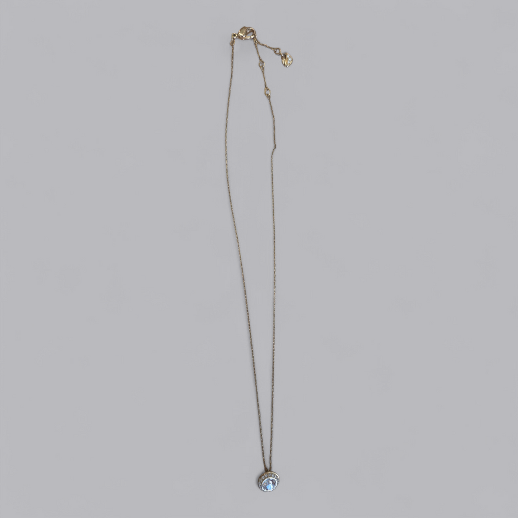 Funkelnde Swarovski Halskette mit Solitär-Anhänger