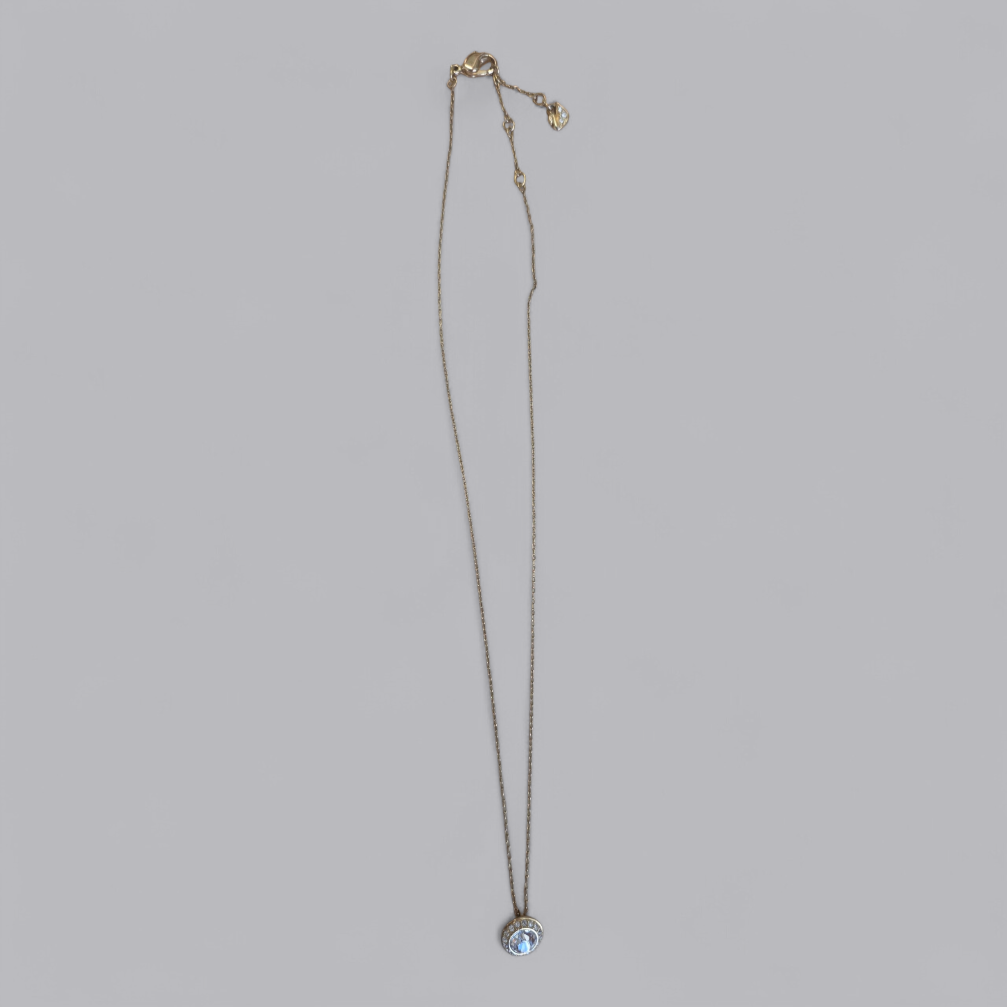 Funkelnde Swarovski Halskette mit Solitär-Anhänger