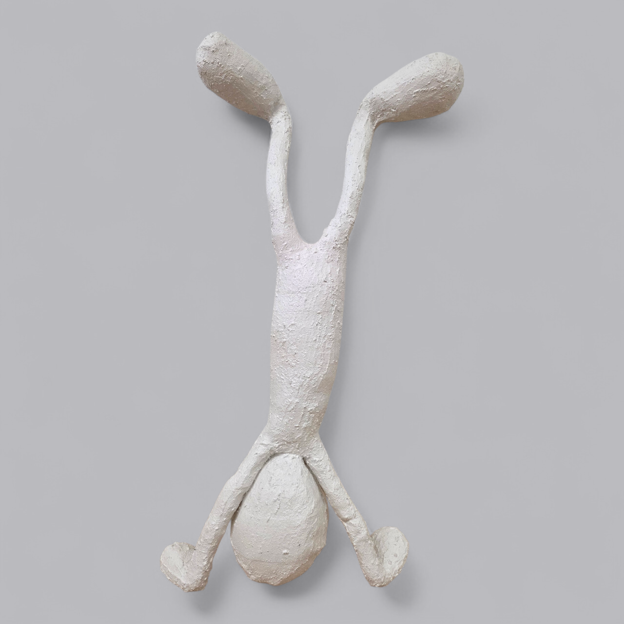 Abstrakte Gips-Skulptur – Figur im Handstand
