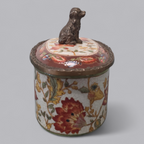 Antike Porzellandose Wong Lee 1895 mit Hundefigur