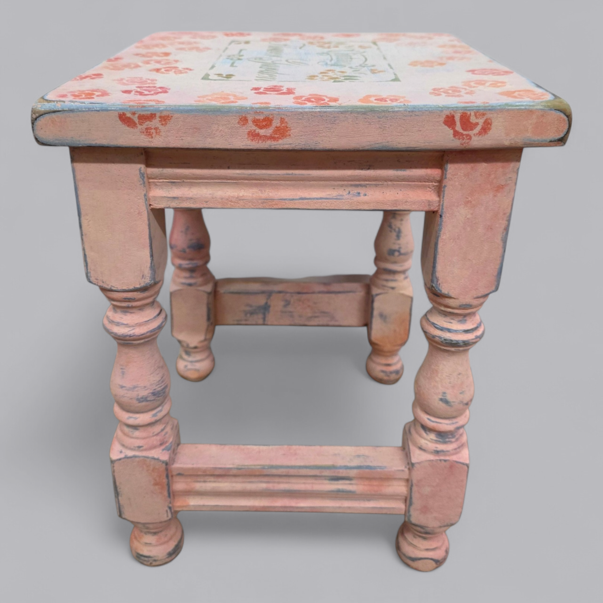 Upcycling Beistelltisch im verspielten Vintage Shabby Chic Stil