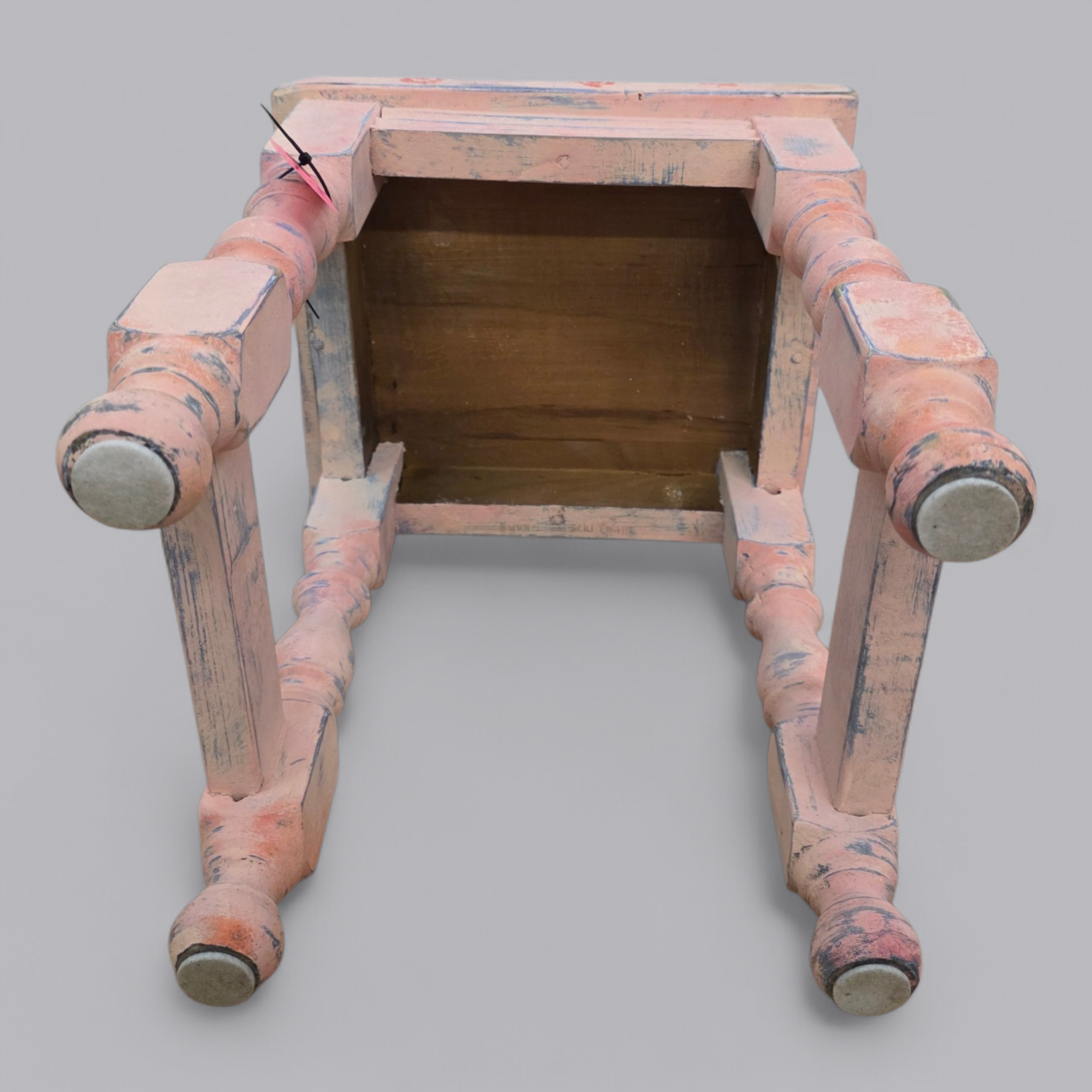 Upcycling Beistelltisch im verspielten Vintage Shabby Chic Stil