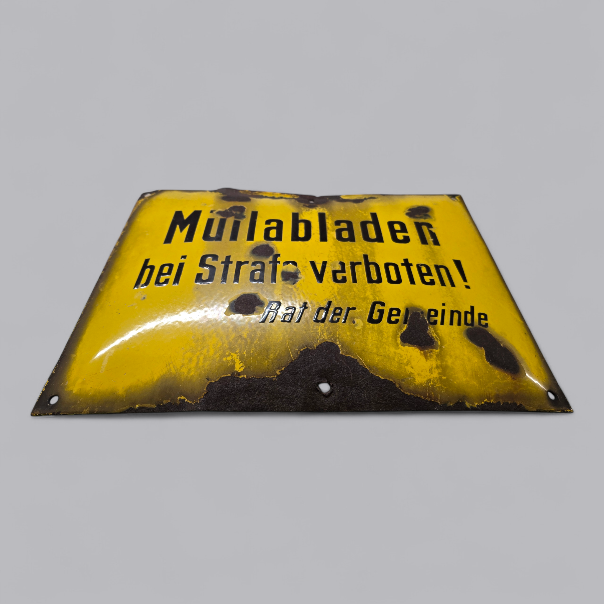 Antikes Emailleschild – "Müllabladen bei Strafe verboten!"