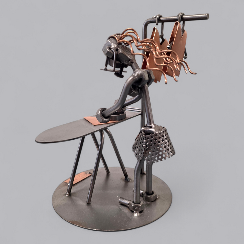 Einzigartiges Metall-Kunstwerk: Fleissige Bügelfee von Hinz & Kunst Germany