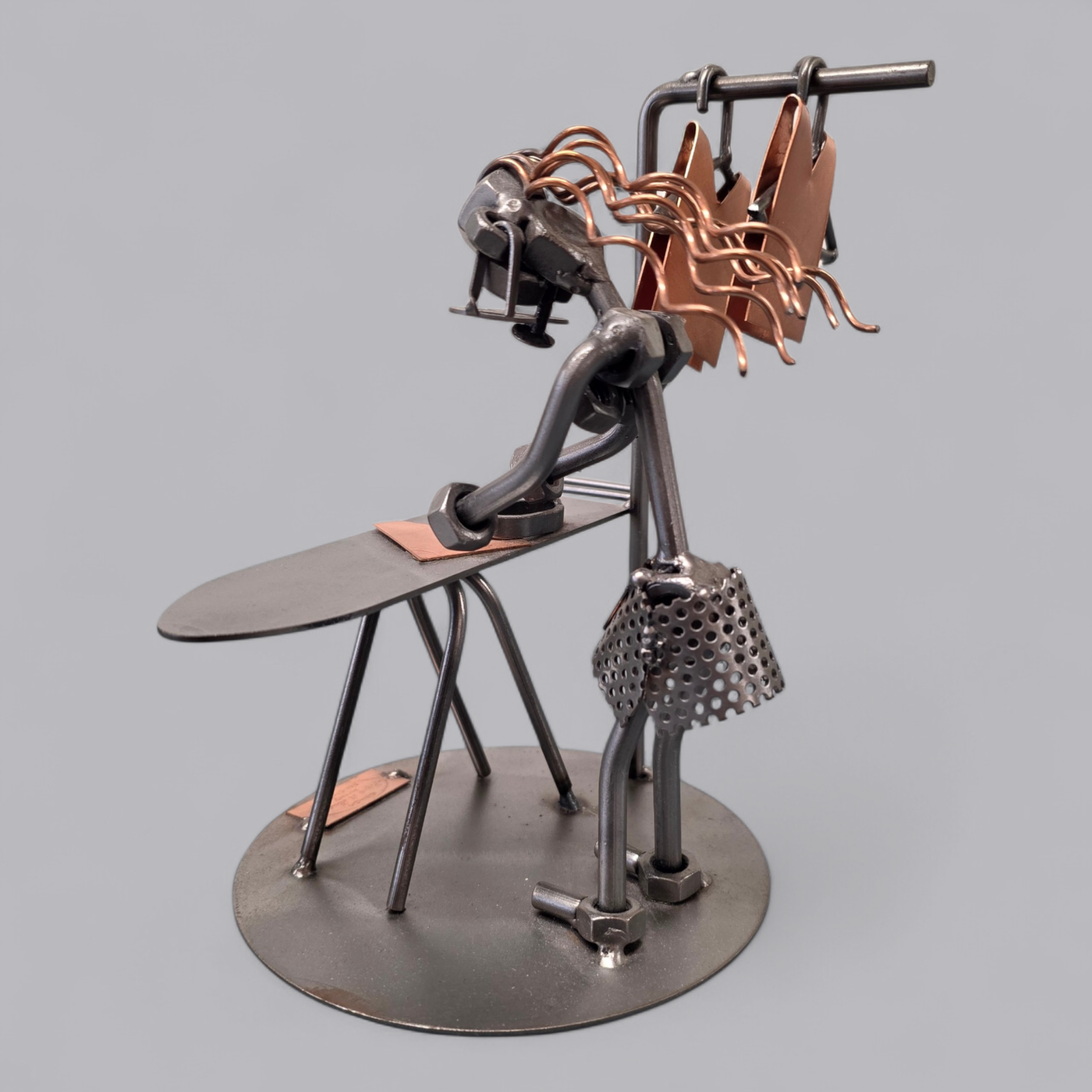 Einzigartiges Metall-Kunstwerk: Fleissige Bügelfee von Hinz & Kunst Germany