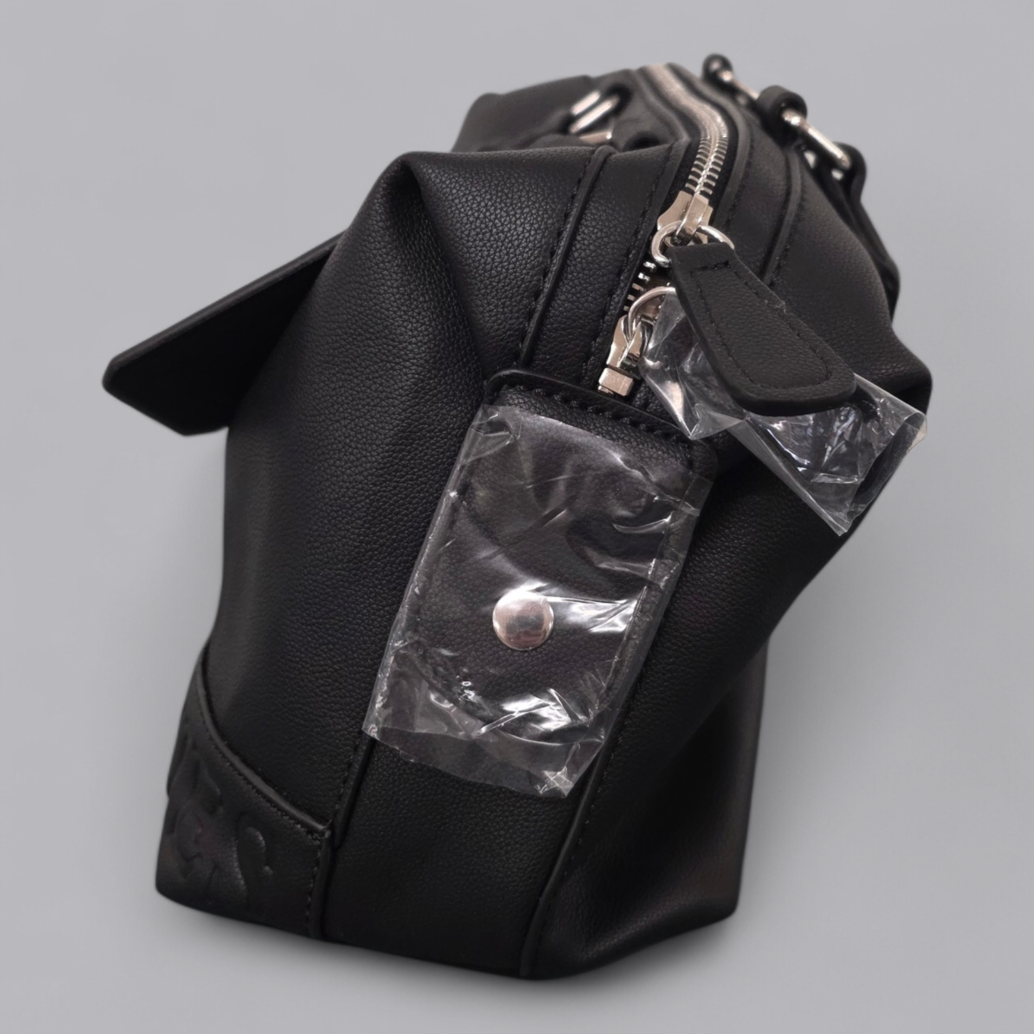 Elegante Guess Handtasche – Klassisches Schwarz – Neuwertig